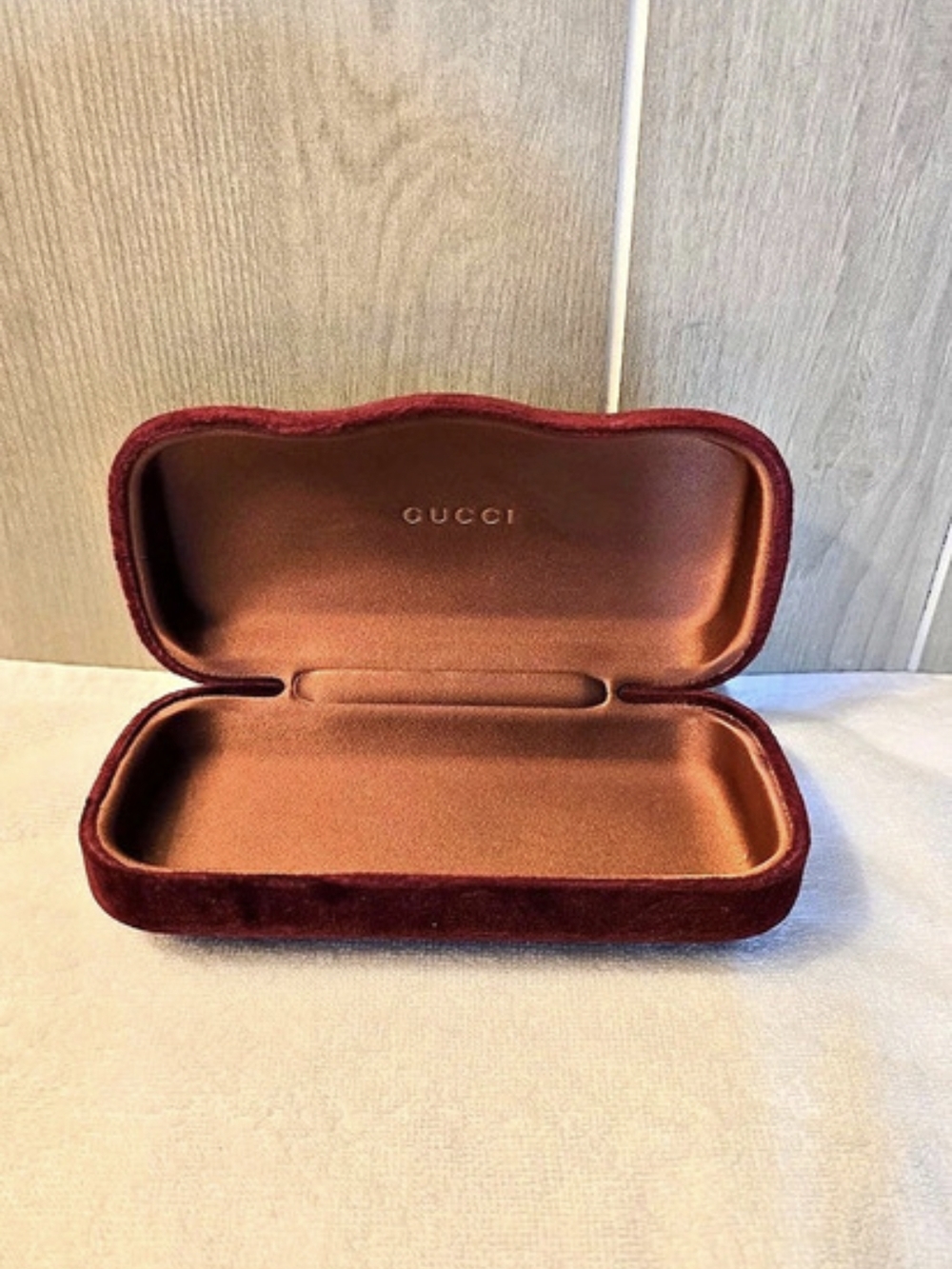 Gucci Velvet Hard Sunglasses Case in Red